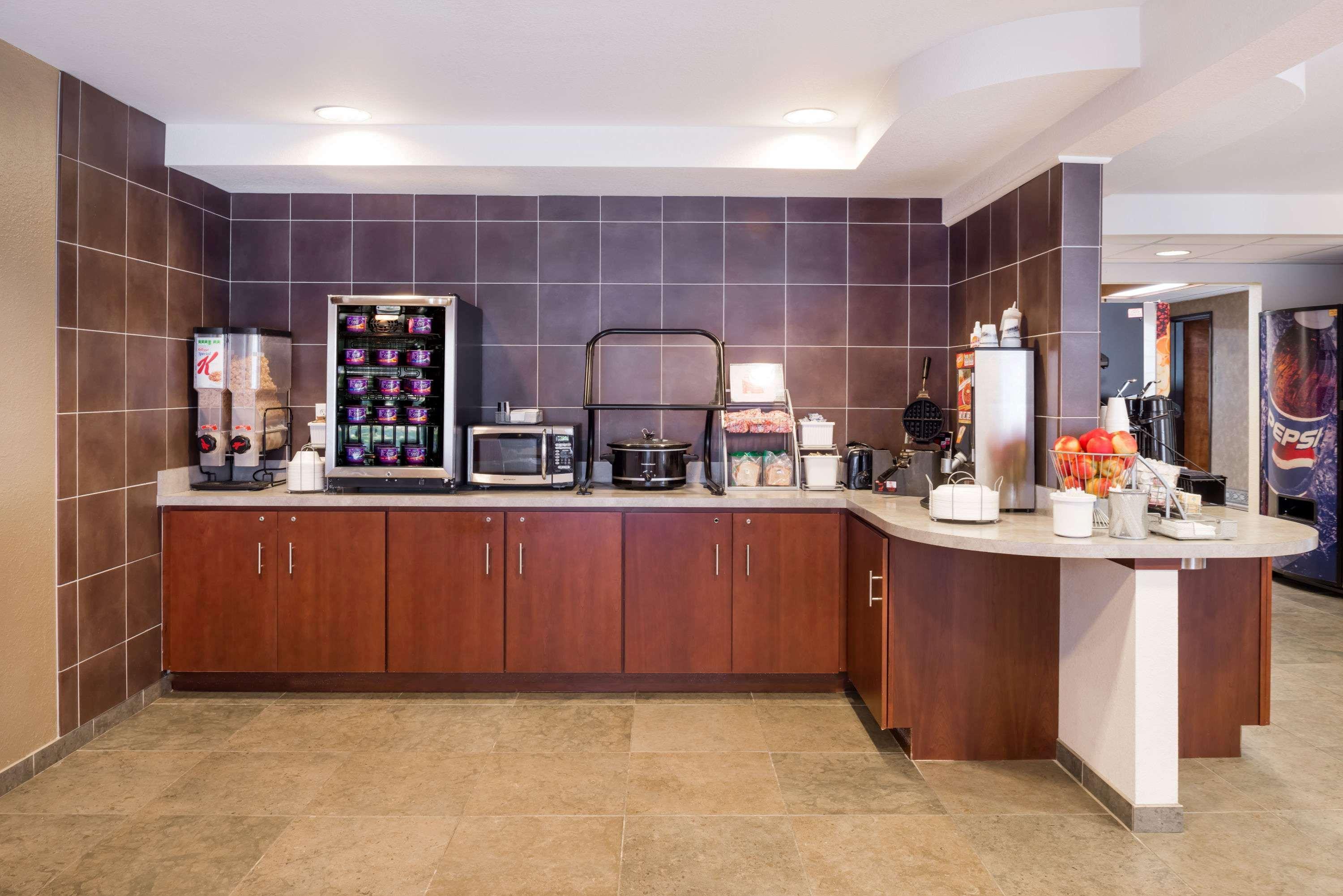 Super 8 By Wyndham Columbia Clark Lane Otel Dış mekan fotoğraf