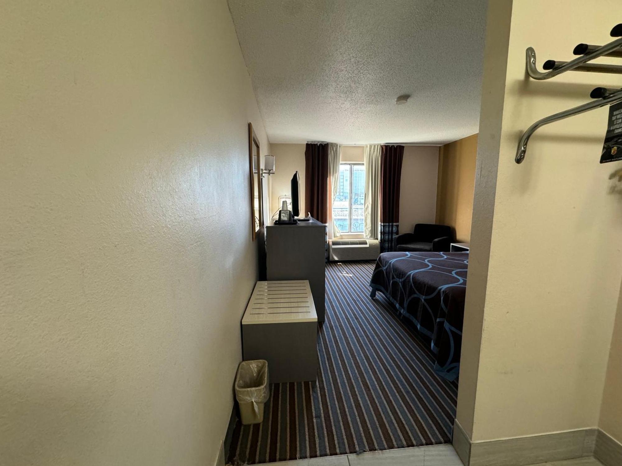 Super 8 By Wyndham Columbia Clark Lane Otel Dış mekan fotoğraf